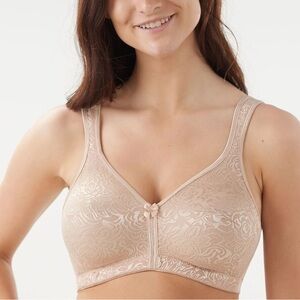 Women 🩷Breezies Cream Wireless Bra Full Coverage Comfort, size 40DD